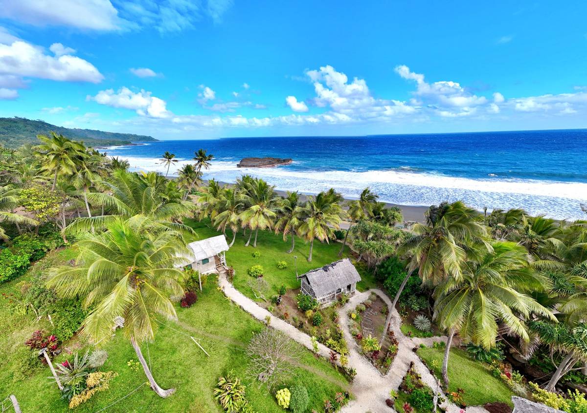 Iwaru Beach Bungalows