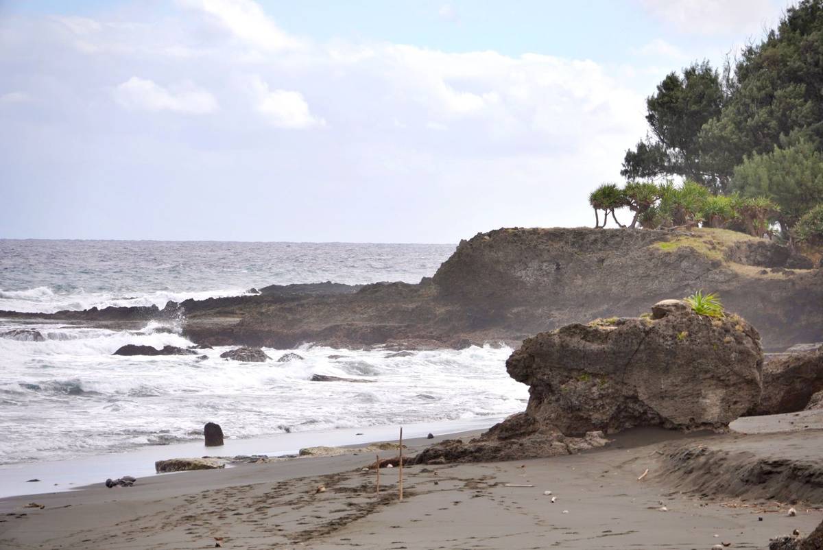 Iwaru Beach