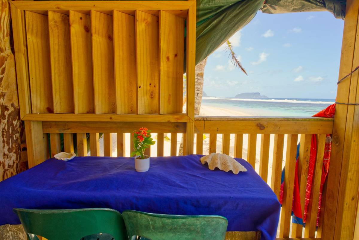 Manusina Beach Fale