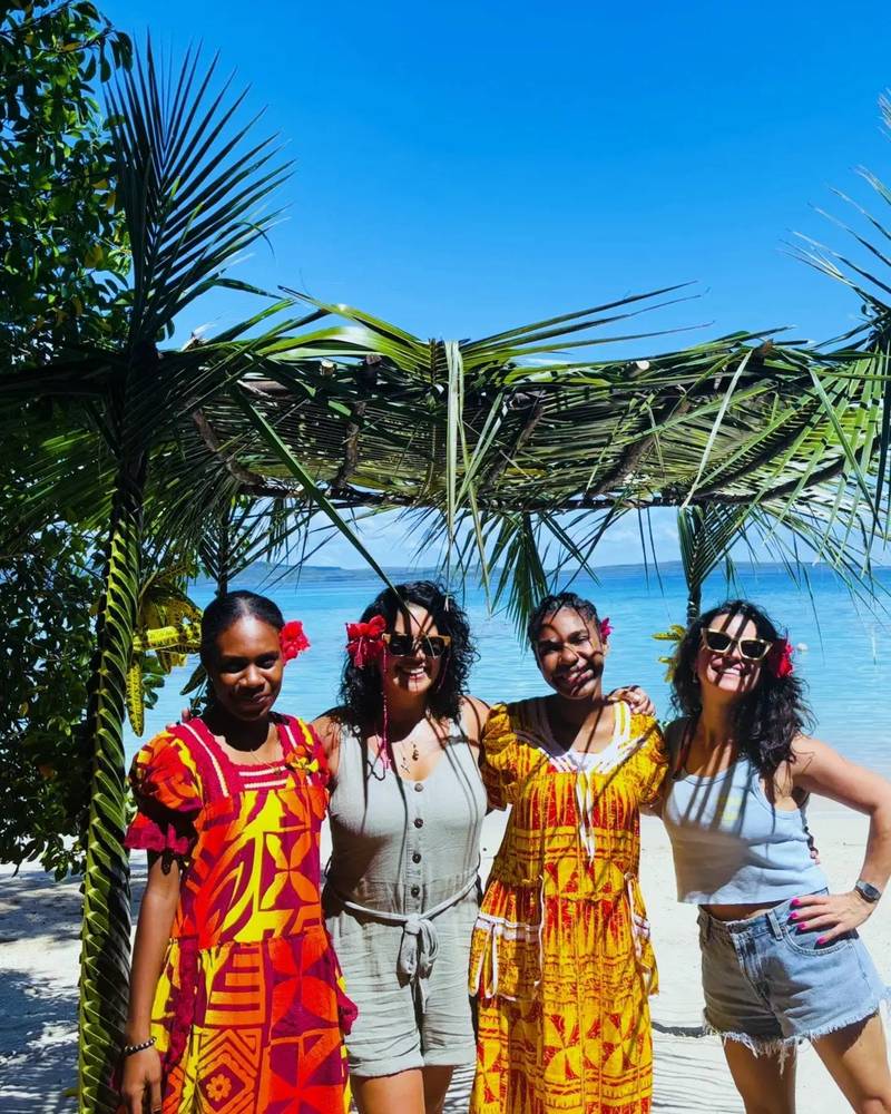 Naniu Pele Island Tours & Transfers