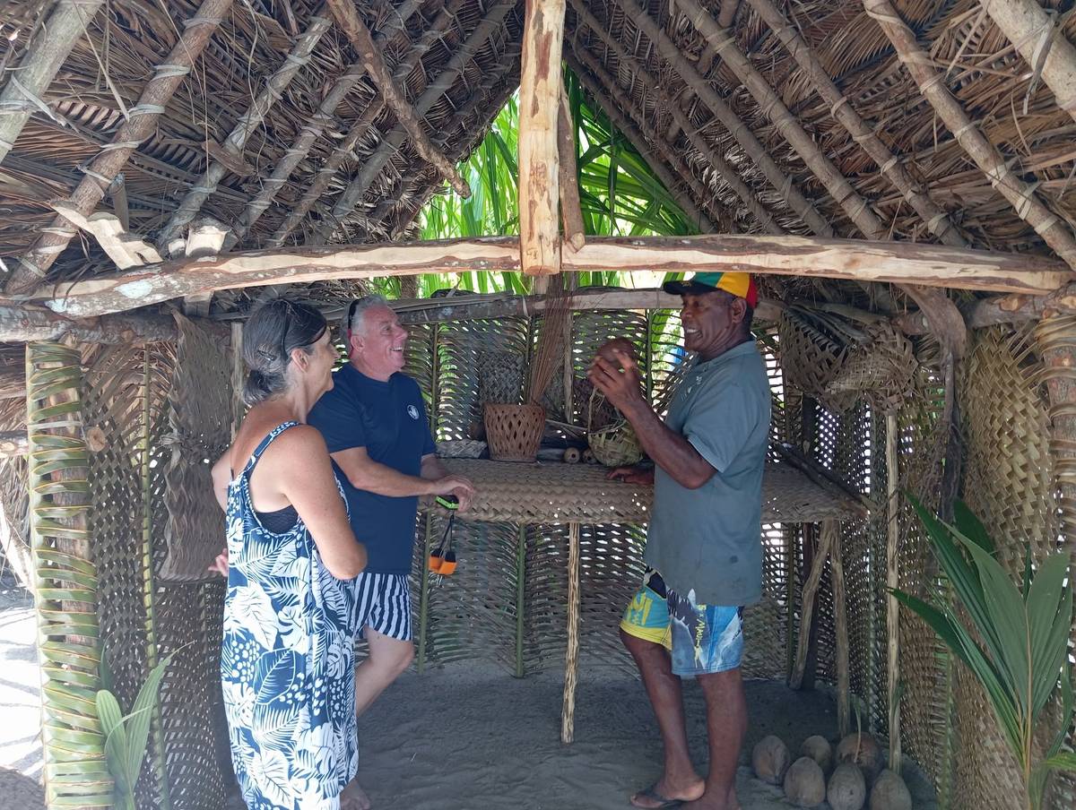Naniu Pele Island Tours & Transfers