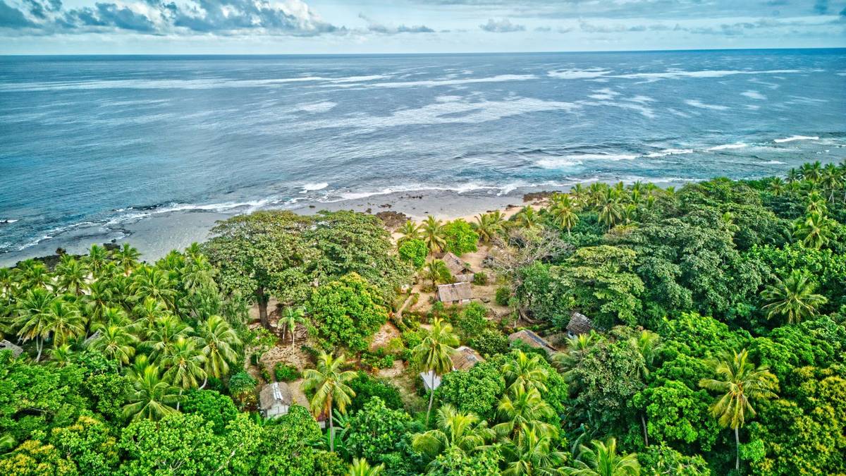 White Beach Bungalows Landscape