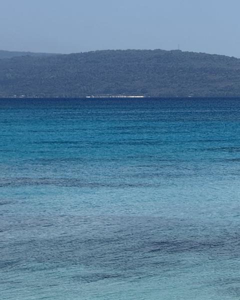 Pele Island Beach & Snorkeling Tour