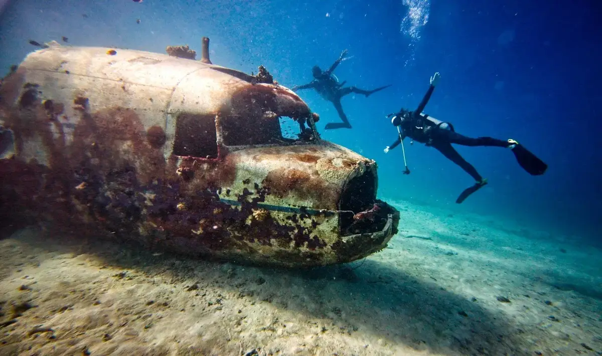 Enemanit Wrecks Scuba Diving with Raycrew Dive, Majuro