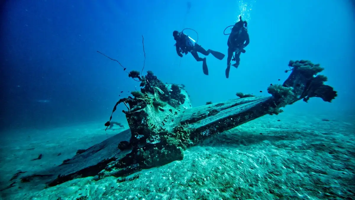Enemanit Wrecks Scuba Diving with Raycrew Dive, Majuro