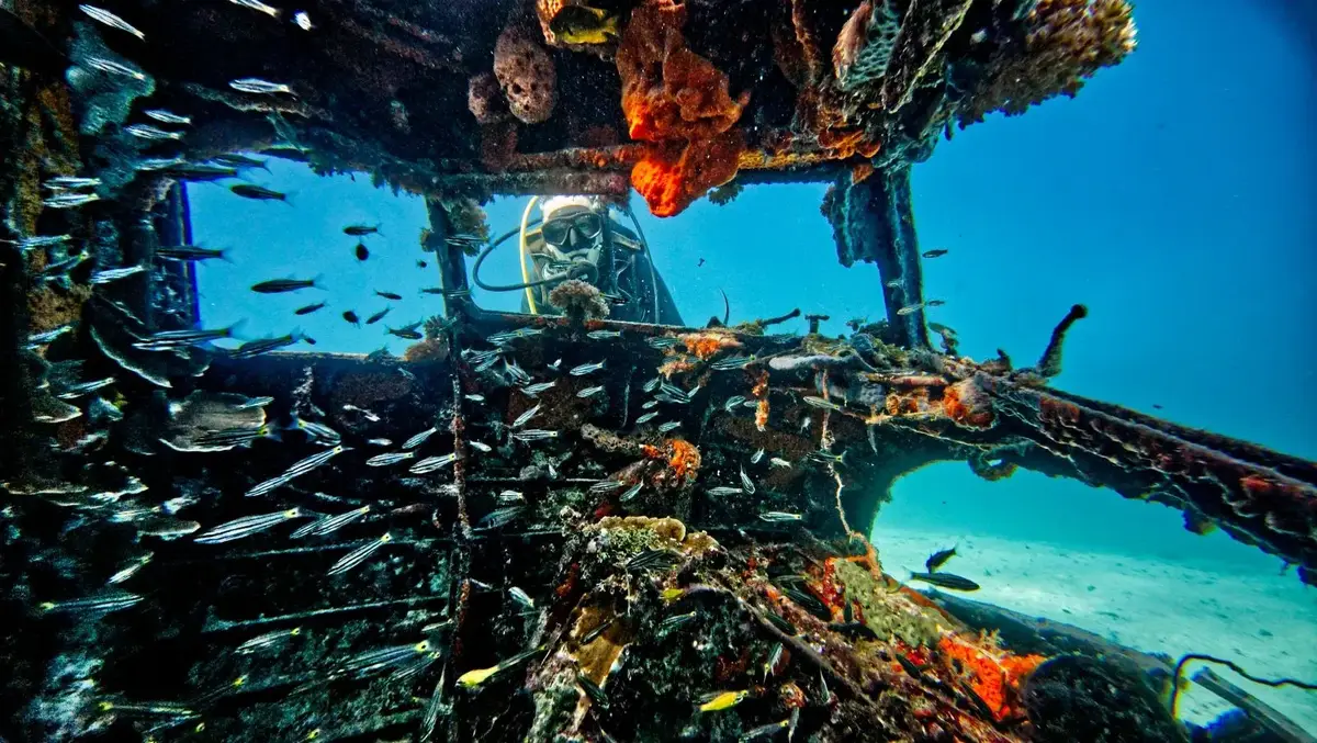 Enemanit Wrecks Scuba Diving with Raycrew Dive, Majuro
