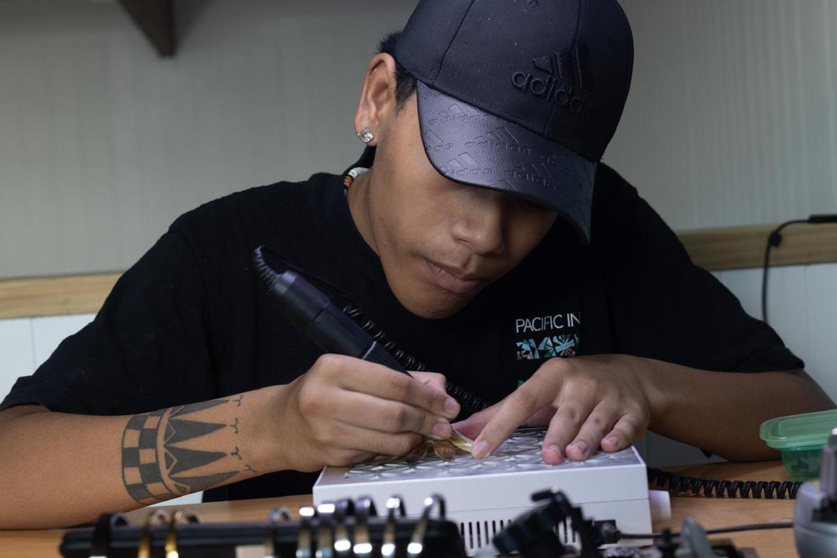 Parau Shell Carving Make-and-Take Workshop offered by Te 'Are Vananga
