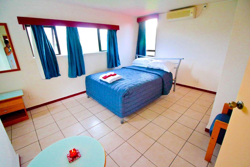 Standard Family Room (Shared Bathroom)