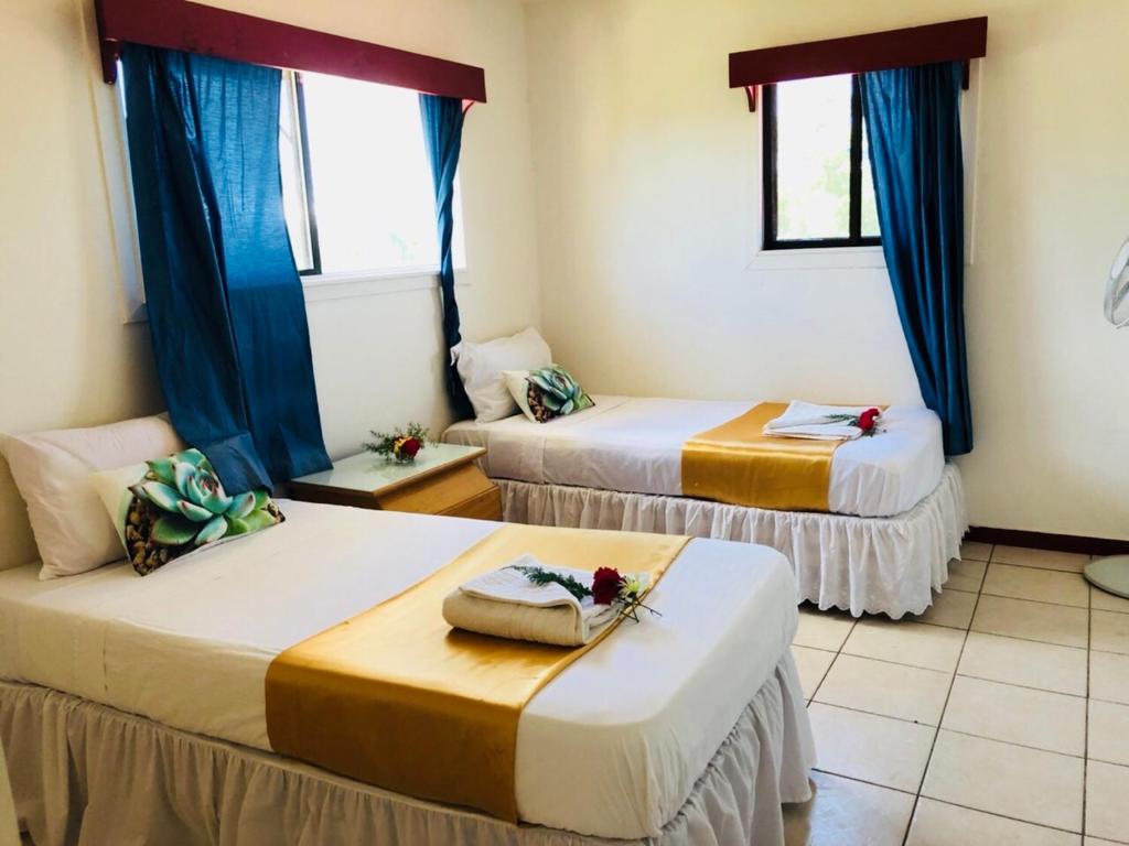 Standard Twin Room (Shared Bathroom)