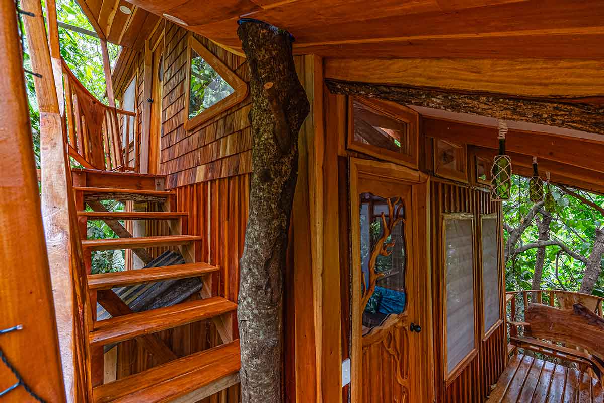 Two Bed Loft Treehouse offered by Tukulolo Grounds